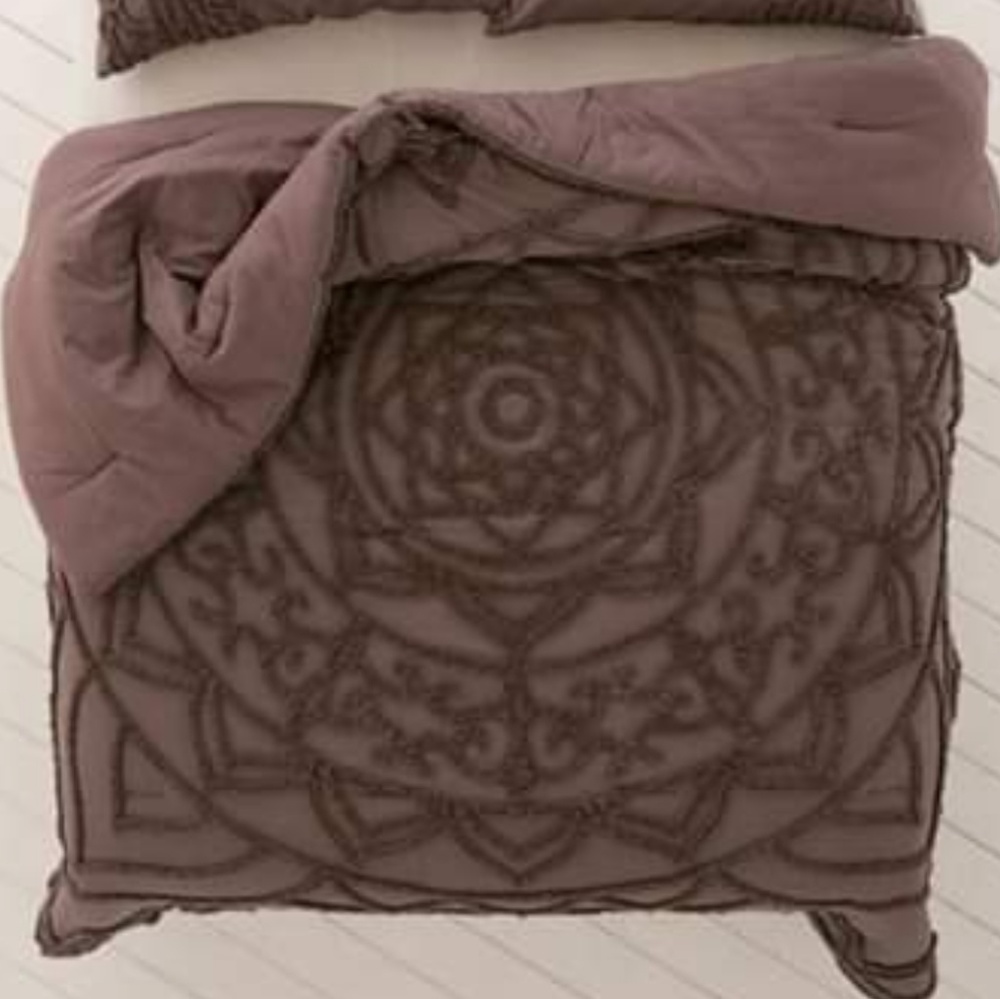 Urban Outfitters Full/Queen Comforter